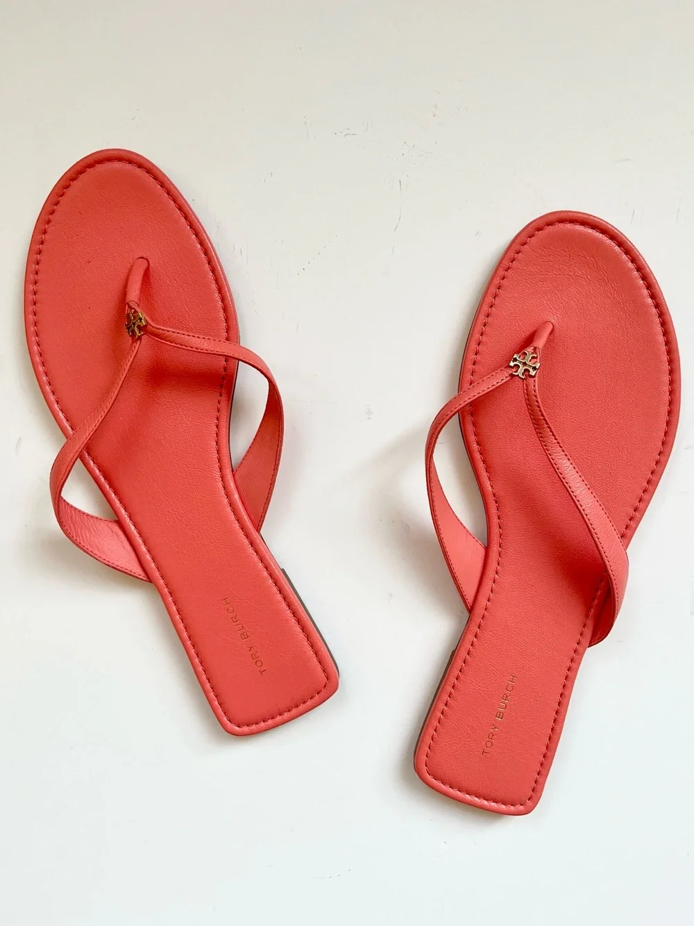 NWOT Tory Burch Classic Leather Flip-Flop Sandals - Picture 1 of 3